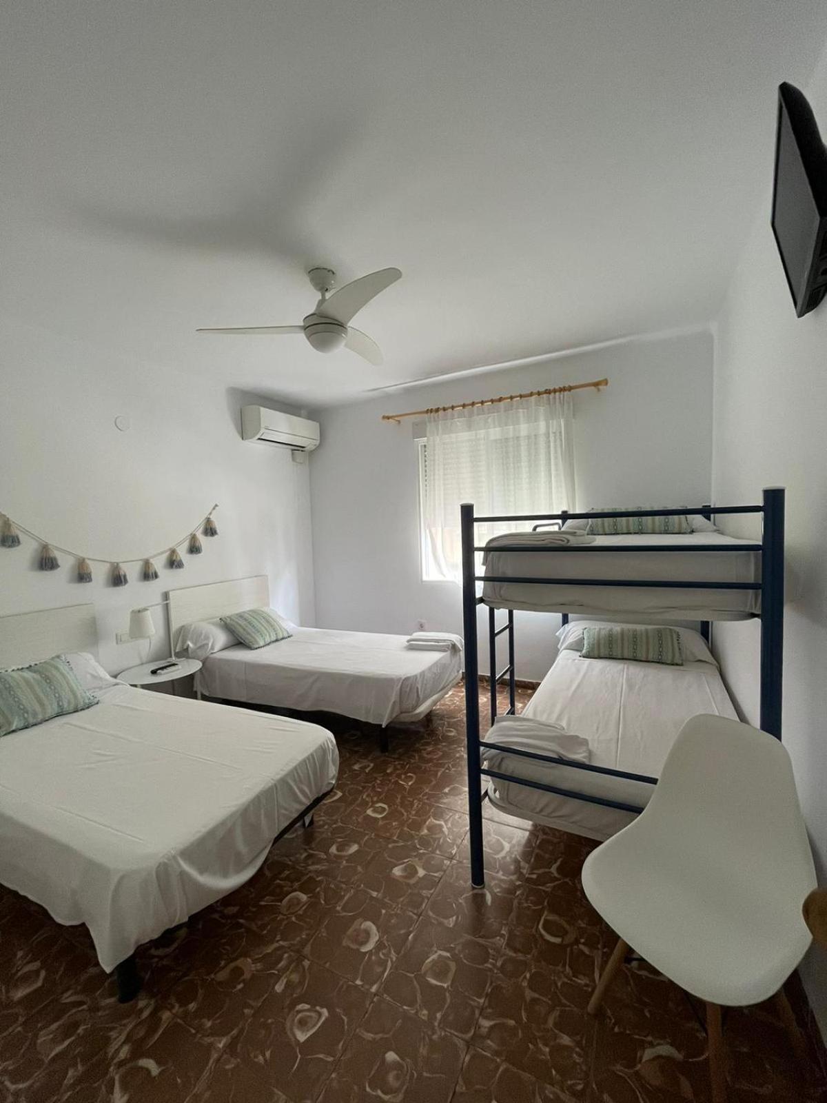 Hostal Beni Benicassim Bagian luar foto