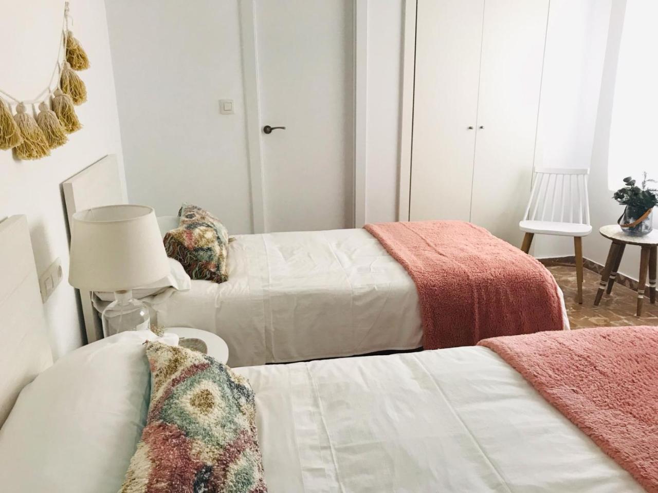 Hostal Beni Benicassim Bagian luar foto