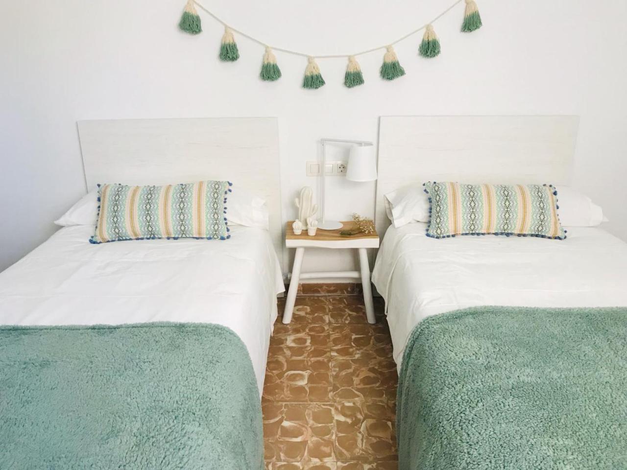 Hostal Beni Benicassim Bagian luar foto