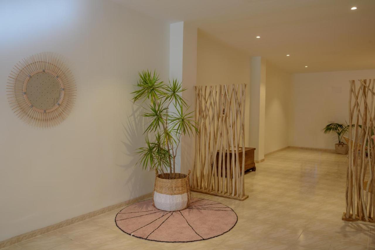 Hostal Beni Benicassim Bagian luar foto