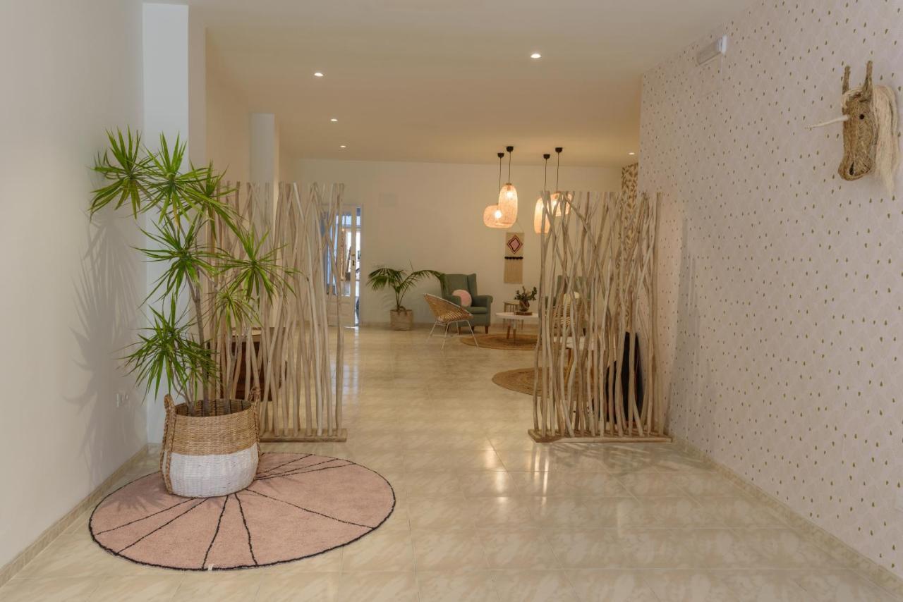 Hostal Beni Benicassim Bagian luar foto