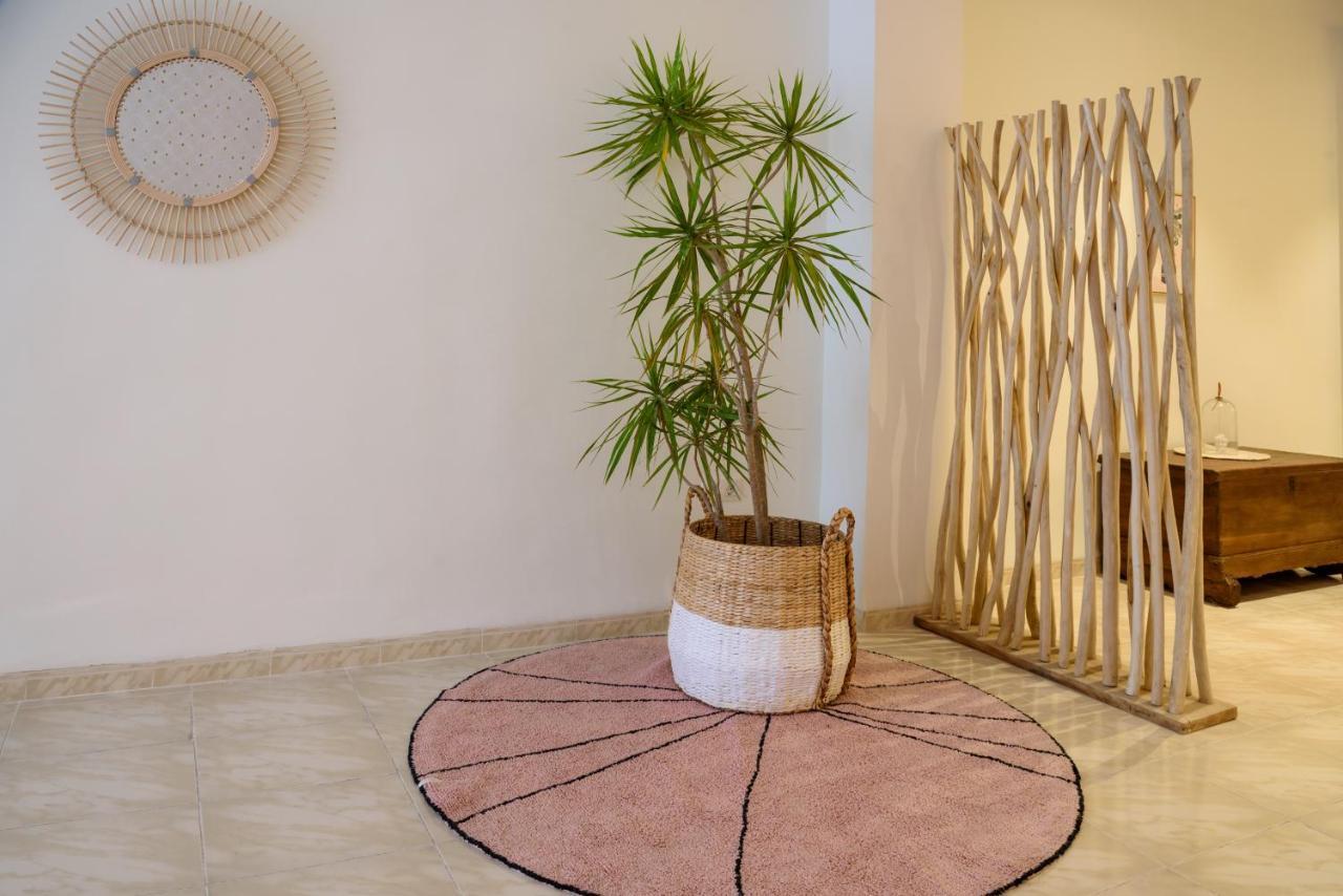 Hostal Beni Benicassim Bagian luar foto