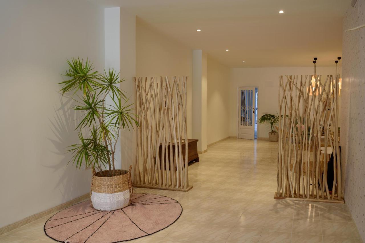 Hostal Beni Benicassim Bagian luar foto