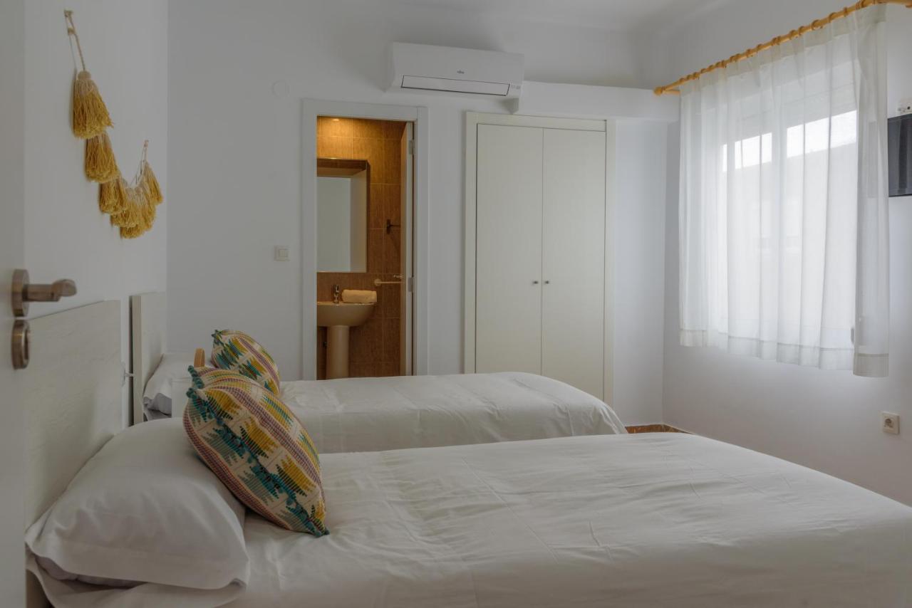 Hostal Beni Benicassim Bagian luar foto