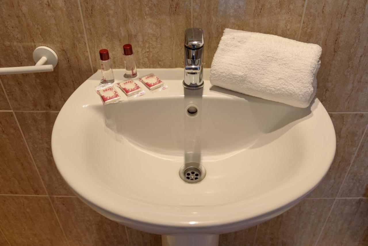 Hostal Beni Benicassim Bagian luar foto