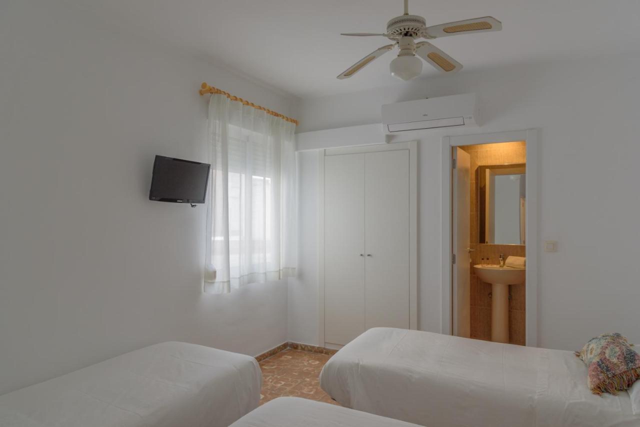Hostal Beni Benicassim Bagian luar foto