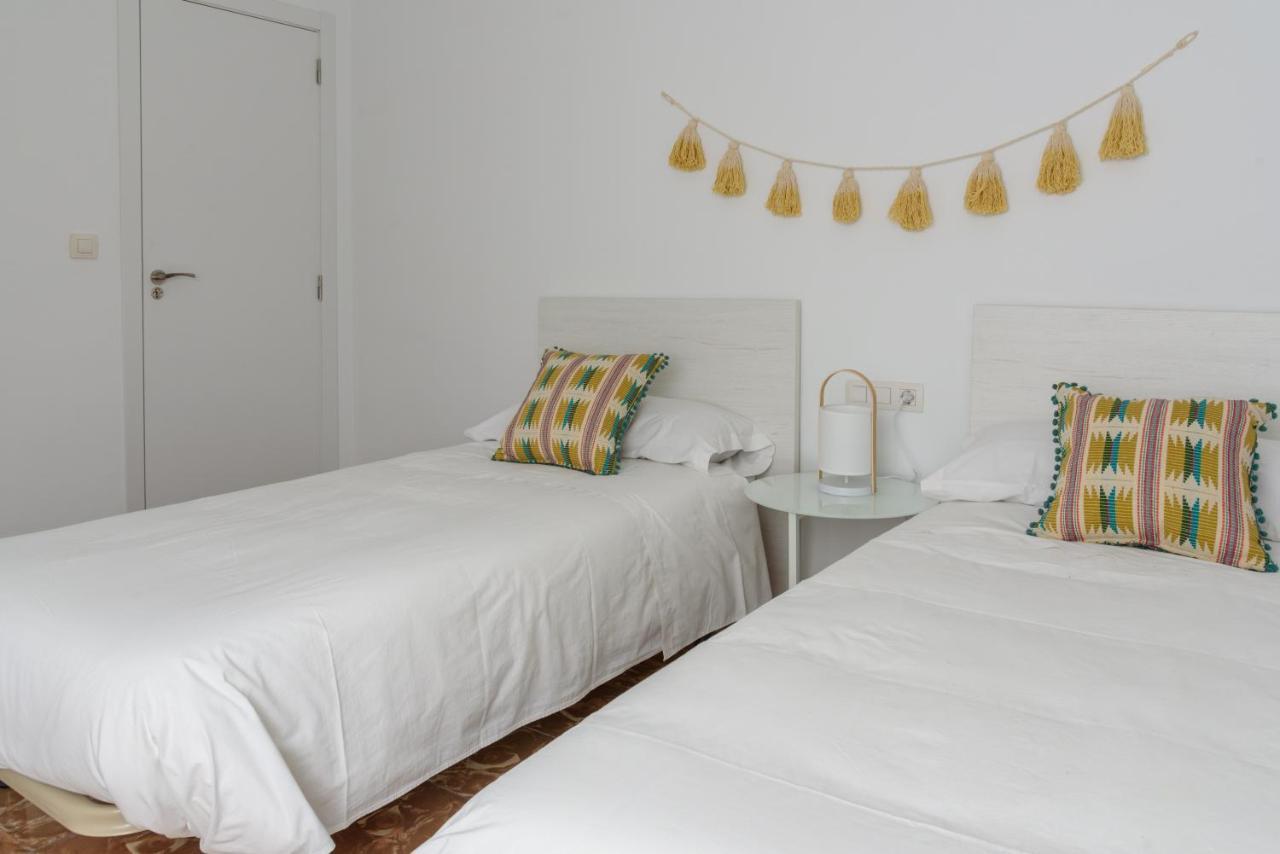 Hostal Beni Benicassim Bagian luar foto