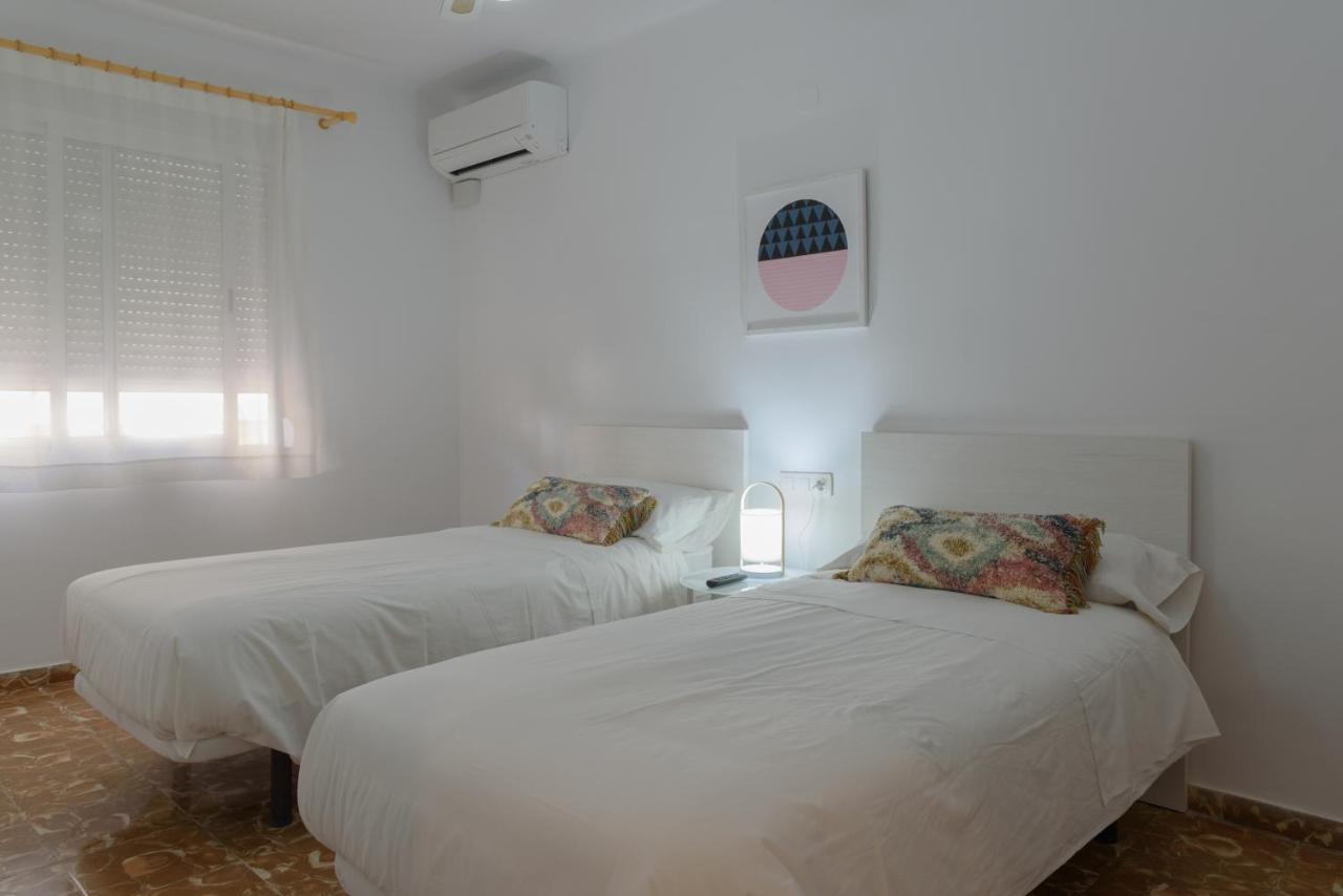 Hostal Beni Benicassim Bagian luar foto