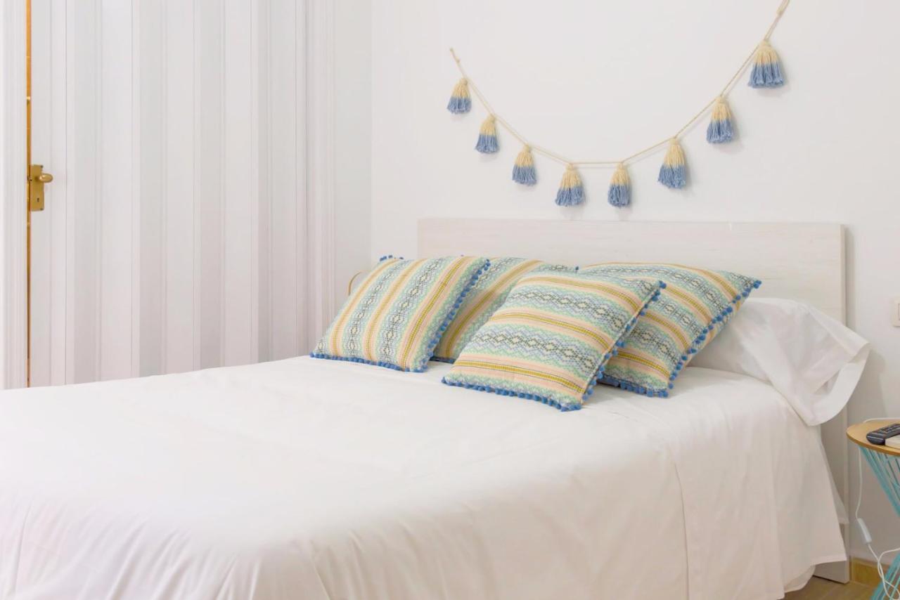 Hostal Beni Benicassim Bagian luar foto