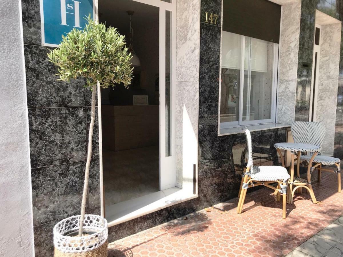 Hostal Beni Benicassim Bagian luar foto